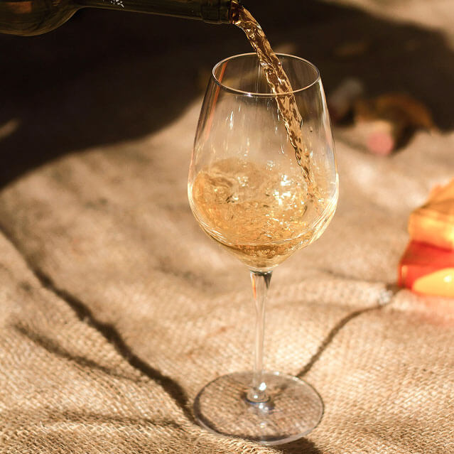 Calice di Vino delle tenute Masso Antico